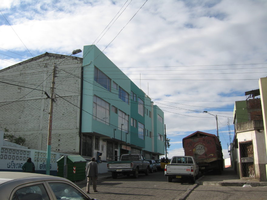 Click on image to return to index 01_ambatoecuadorhospital.jpg