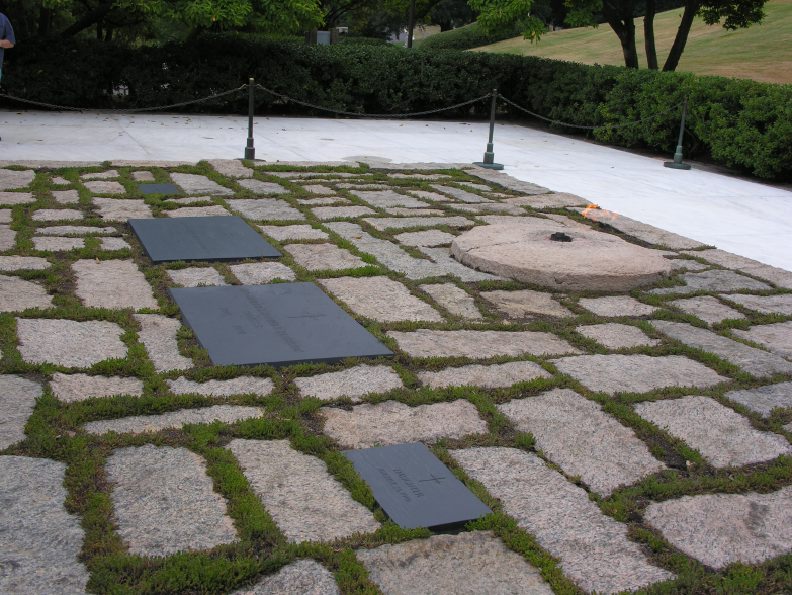 1157_jfk_grave.jpg