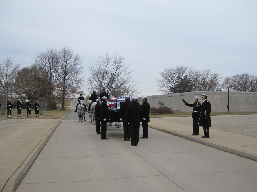 25fullhonorsfuneralarlington.jpg