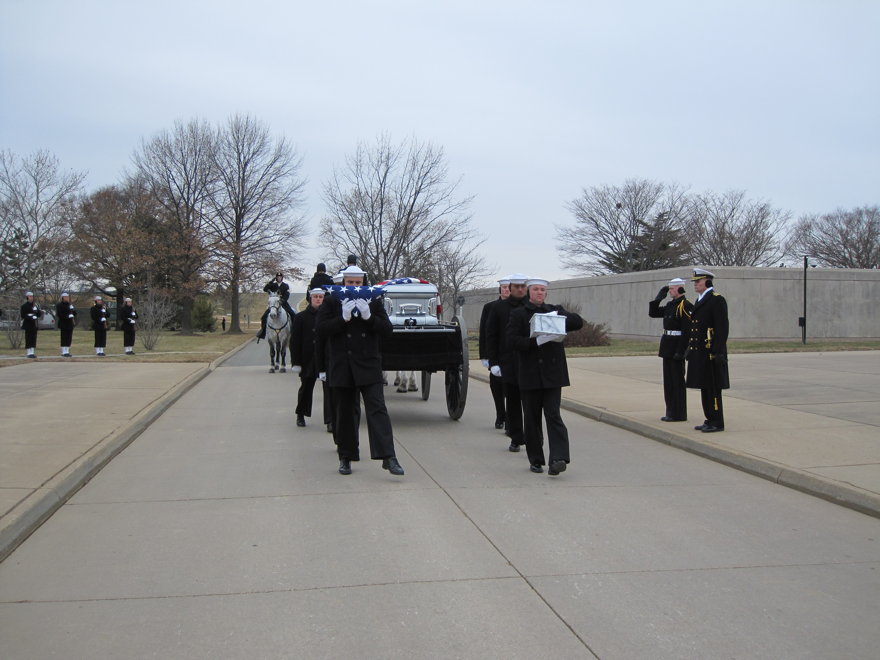 28fullhonorsfuneralarlington.jpg