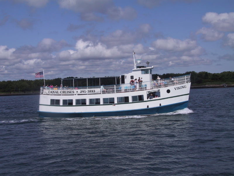 060826capecodcanal46ferryboatviking.jpg