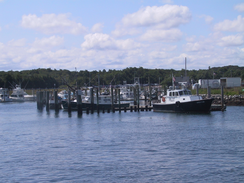 060826capecodcanal61pilotboatdirector.jpg