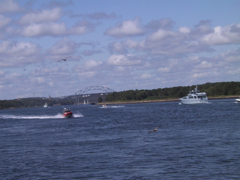 060826capecodcanal69uscgpatrolboatsagamorebridge.jpg