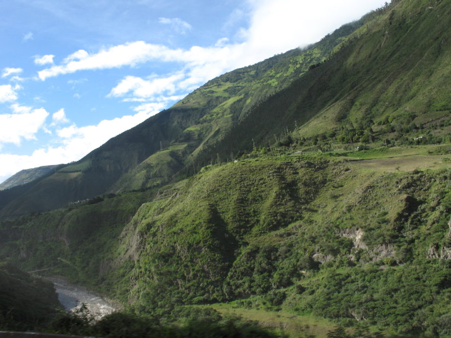 Click on image to return to index theroadambatotobanos070704165850.jpg