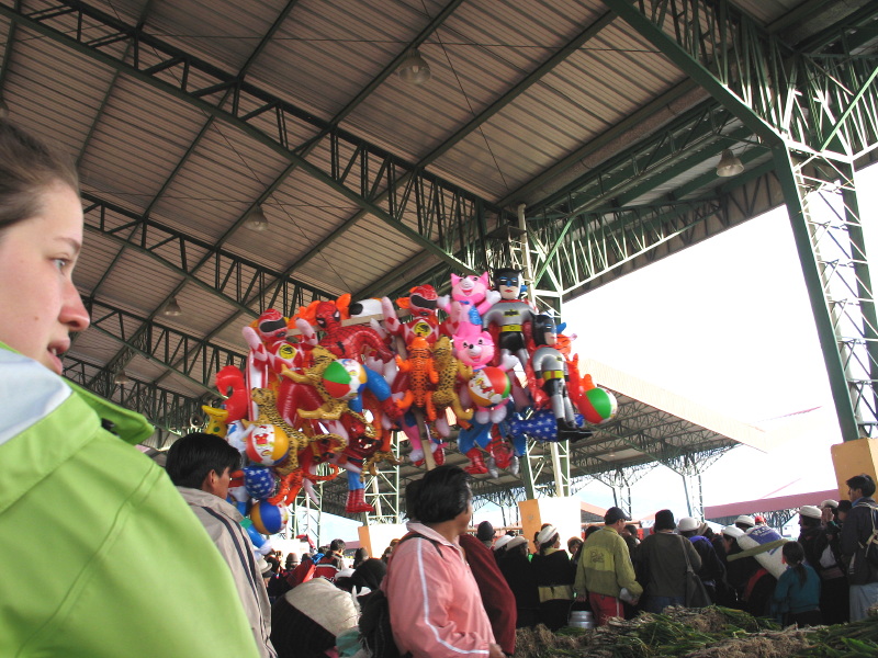 Click on image to return to index 09ambatomarket.jpg