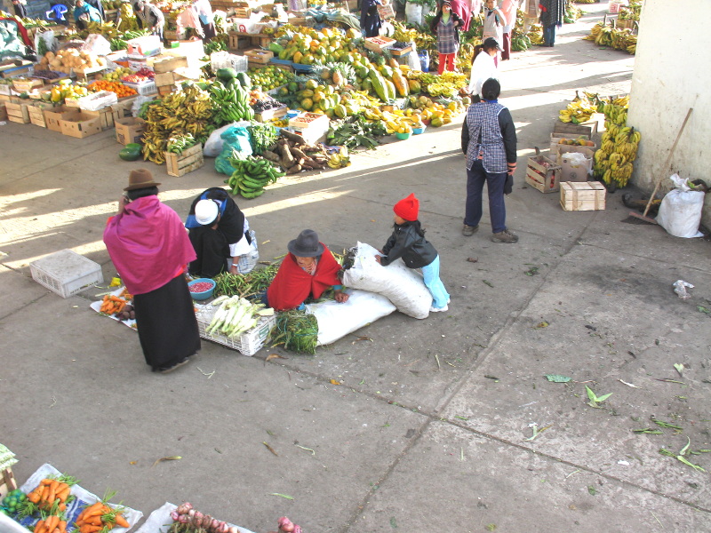 Click on image to return to index 12ambatomarket.jpg