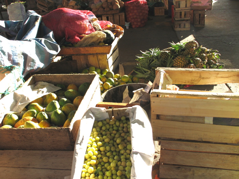 Click on image to return to index 14ambatomarket.jpg