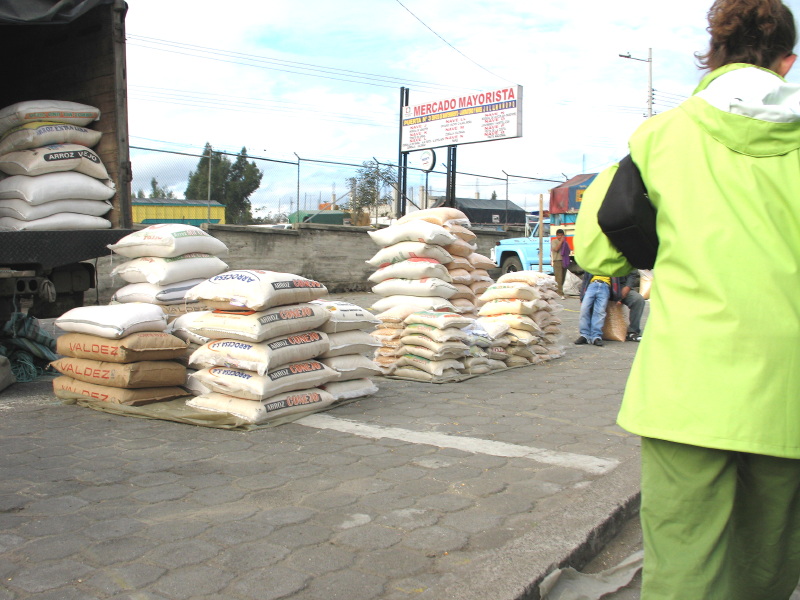 Click on image to return to index 19ambatomarket.jpg