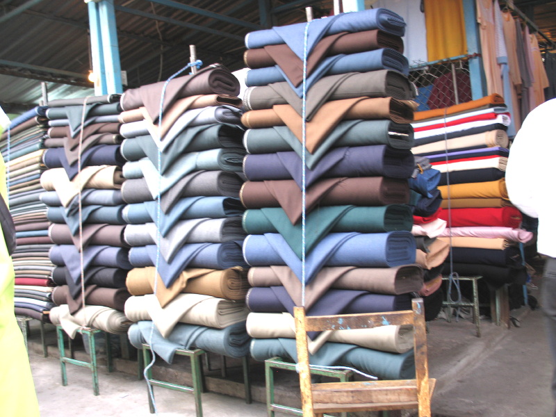 Click on image to return to index 22ambatomarket.jpg