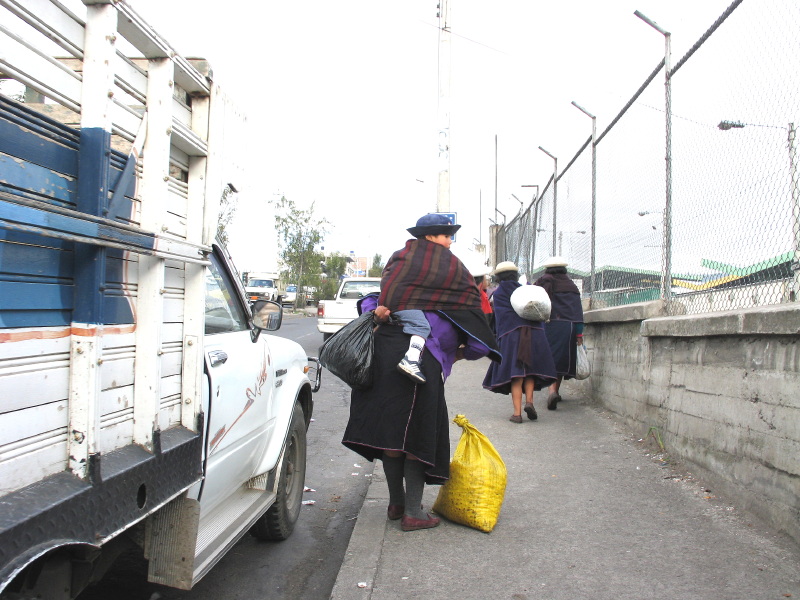 Click on image to return to index 27ambatomarket.jpg