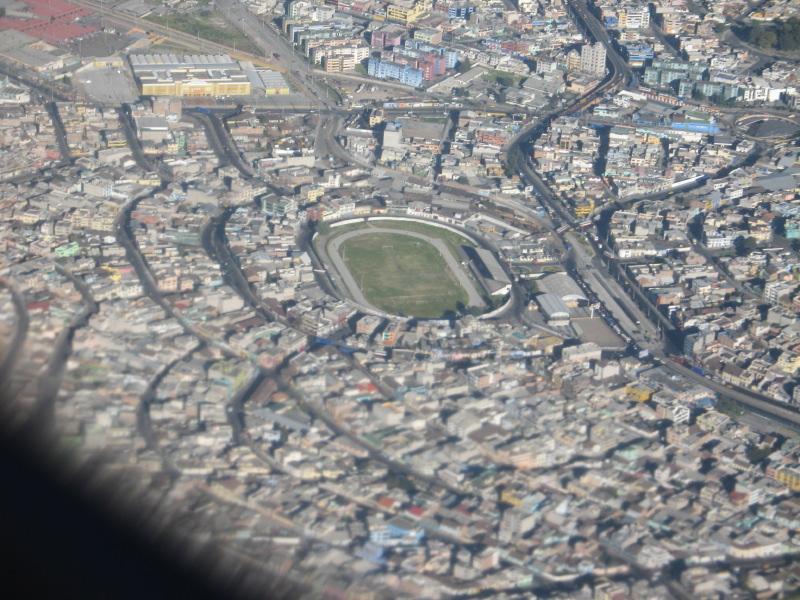 08quitoair.jpg