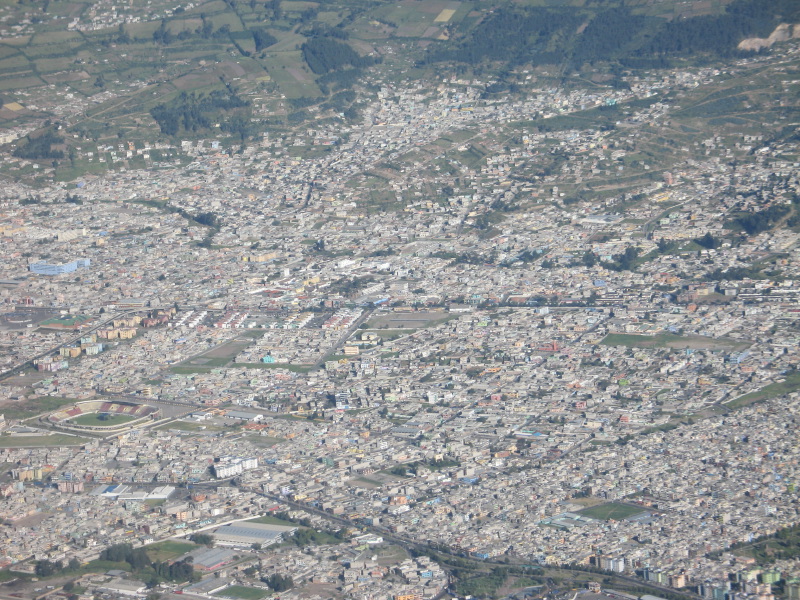09quitoair.jpg