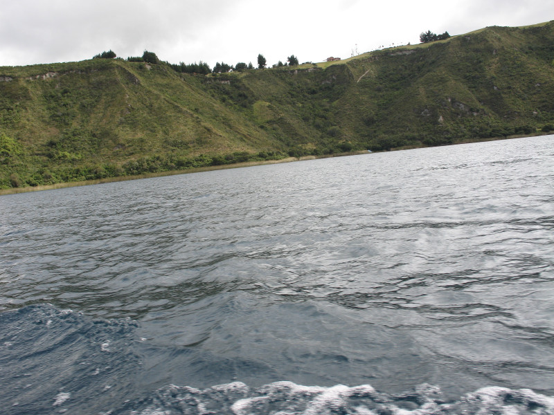 09lagunacuicocha.jpg
