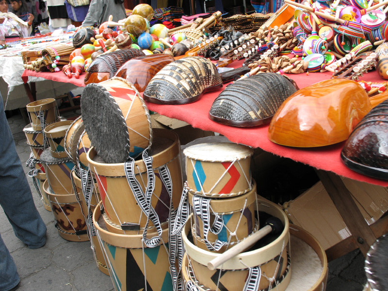 Click on image to return to index 04otavalomarket.jpg