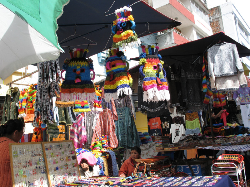 Click on image to return to index 12otavalomarket.jpg