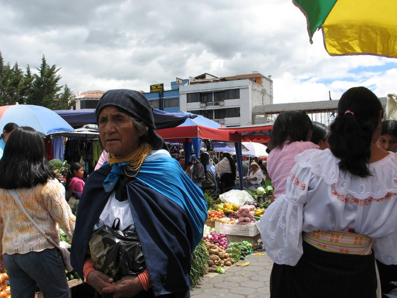 Click on image to return to index 32otavalomarket.jpg