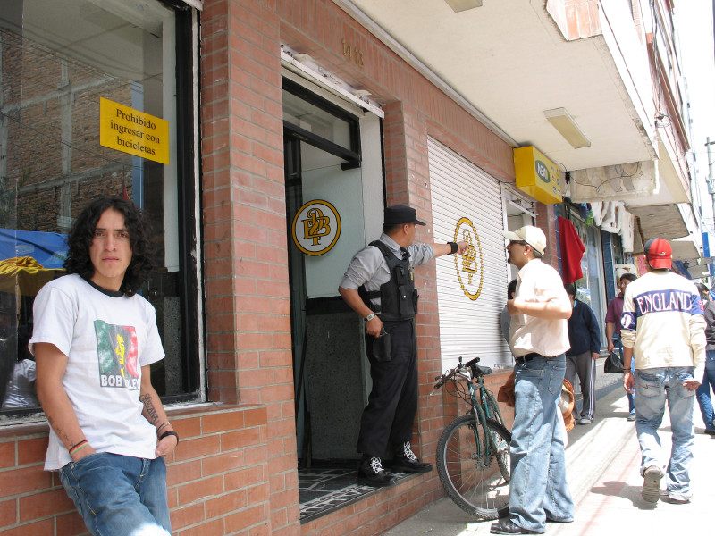 Click on image to return to index 40otavalomarket.jpg