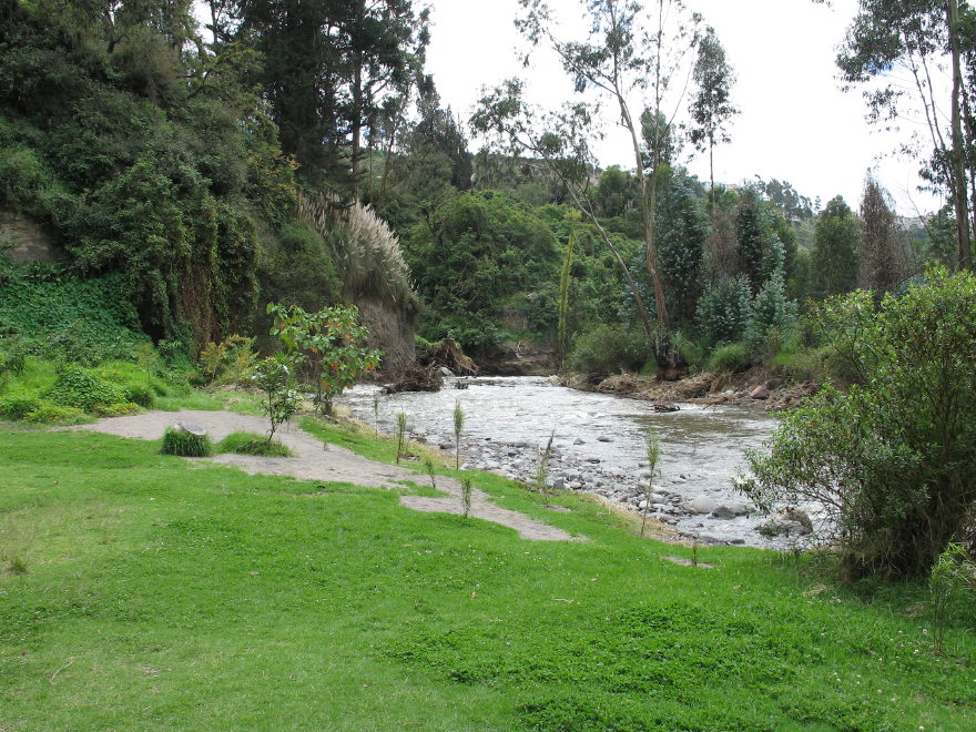 Click on image to return to index 22quintameraambato.jpg