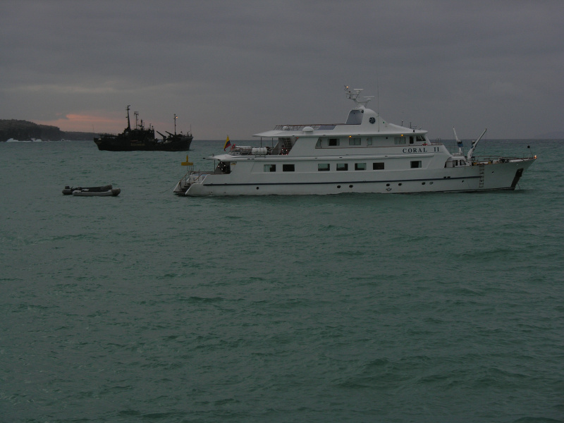 Click on image to return to index 04puertoayora.jpg