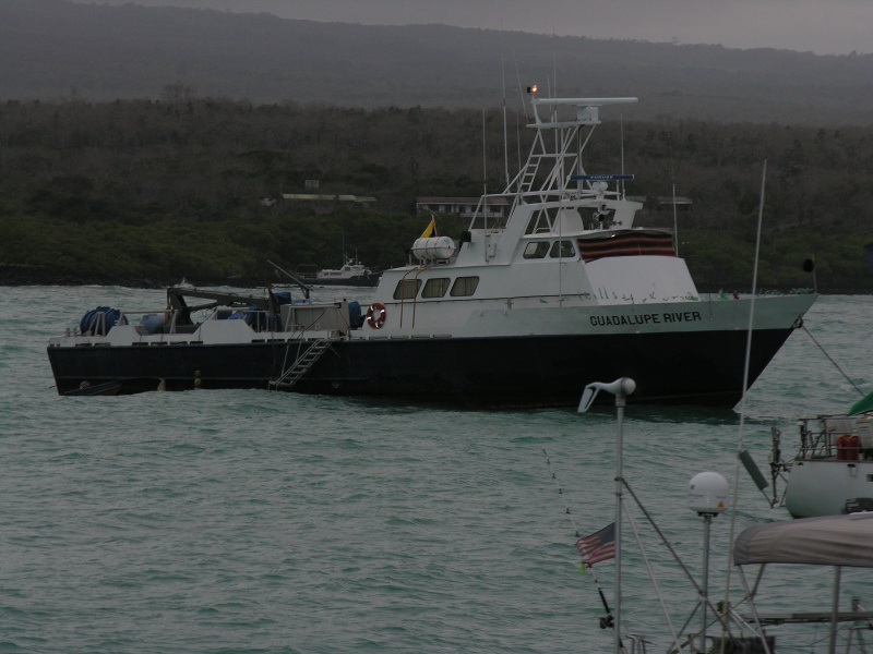 Click on image to return to index 05puertoayora.jpg