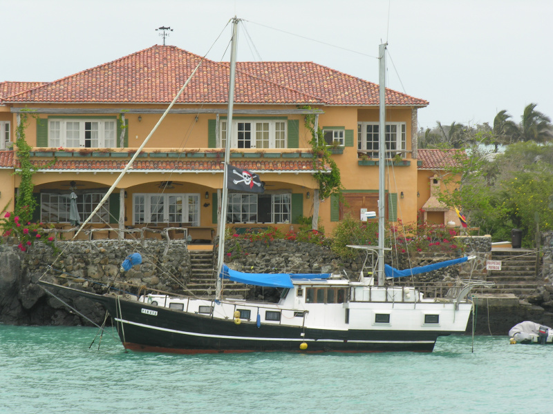 Click on image to return to index 33puertoayora.jpg