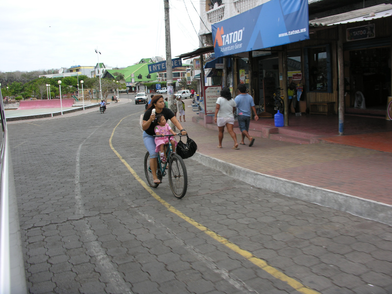 Click on image to return to index 38puertoayora.jpg