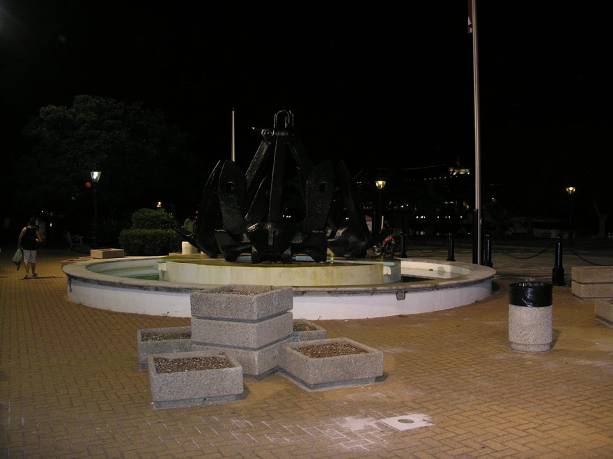 Click on image to go to the next image kingswharfbermuda7933.jpg