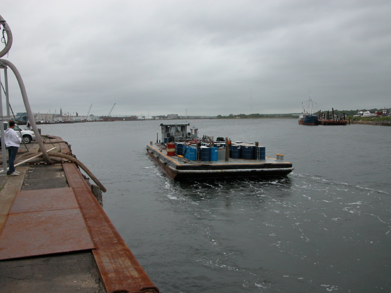 0406tugboatbarge23.jpg