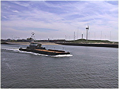 0106TugboatBarge02.JPG