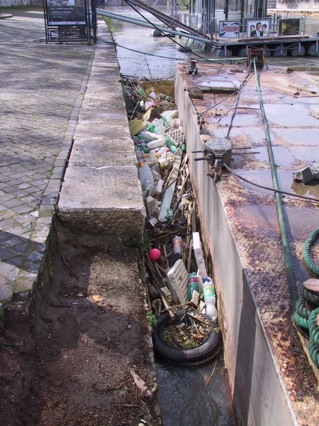 Click on image to return to index tiberriverpollution06.jpg