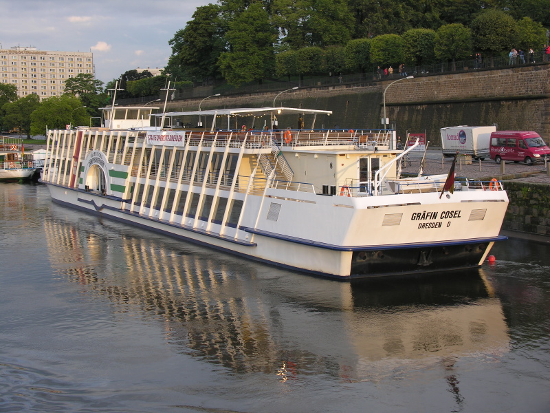 g0608tourboats05.jpg