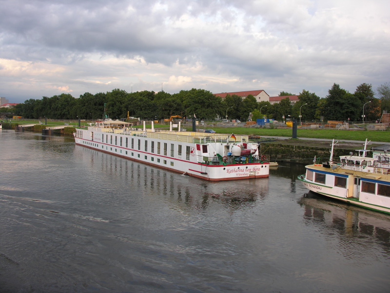 g0608tourboats07.jpg