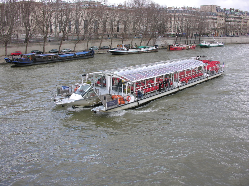 p0501tourboats15.jpg