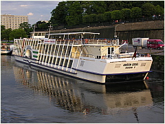 g0608tourboats05.JPG