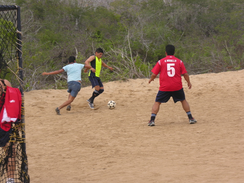 07070815postofficebayfutbol03.jpg