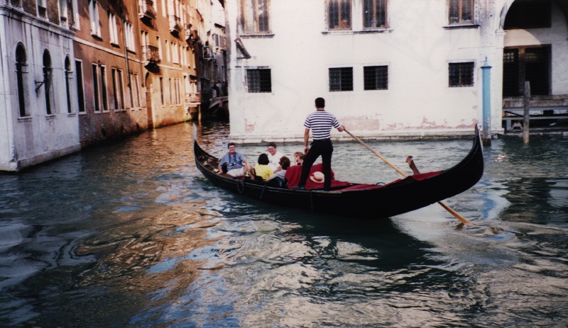 Click on image to return to index gondola03.jpg