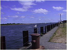 060826CapeCodCanal62LookingEast.JPG