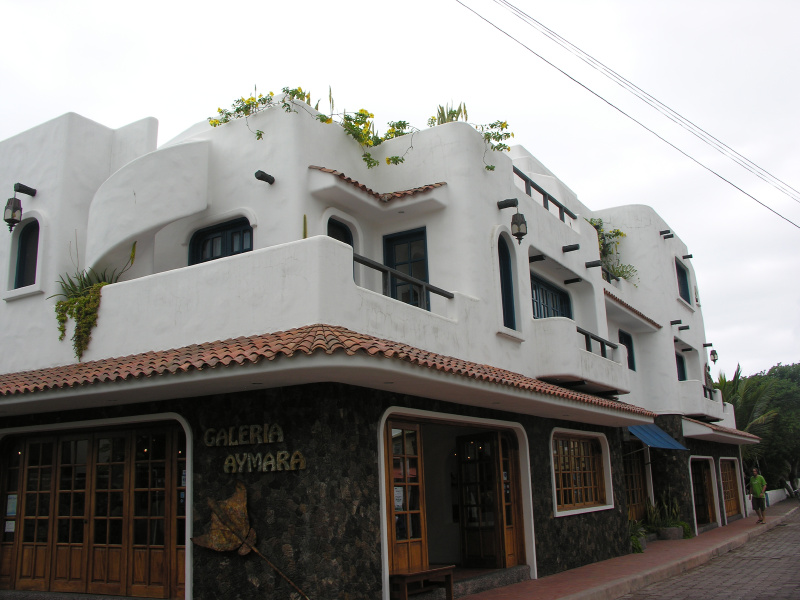 Click on image to return to index 12puertoayora.jpg