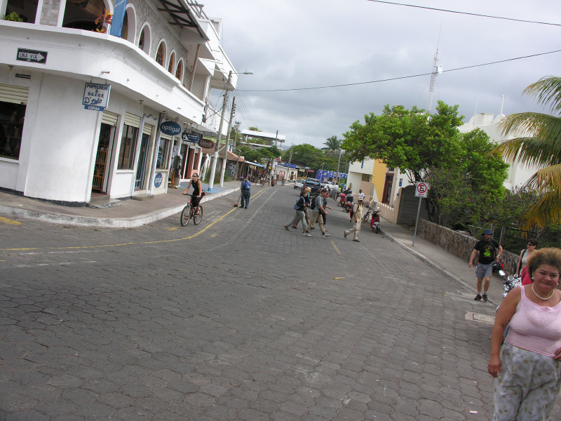 Click on image to return to index 17puertoayora.jpg