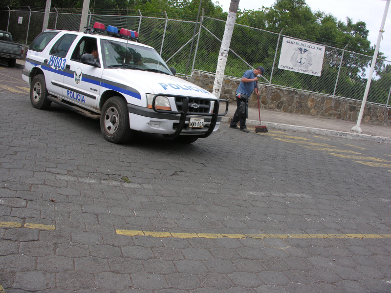 Click on image to return to index 20puertoayora.jpg