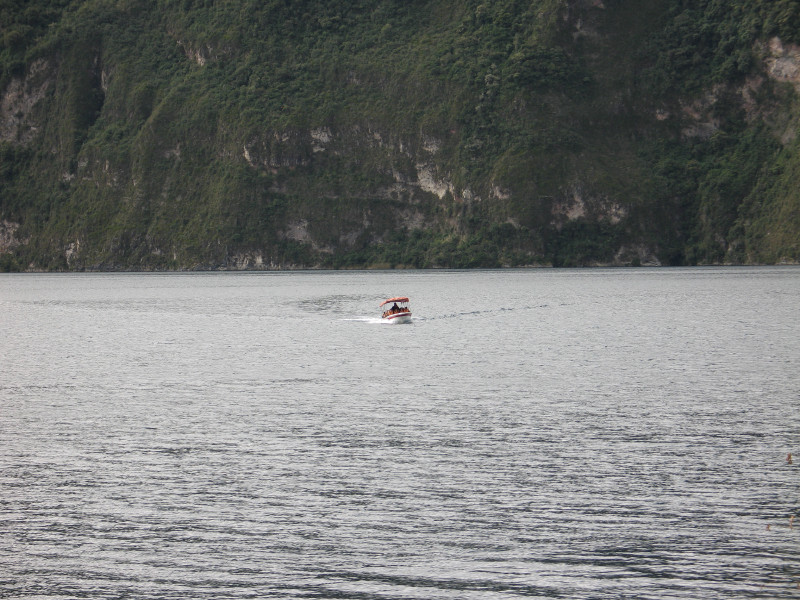 08lagunacuicocha.jpg