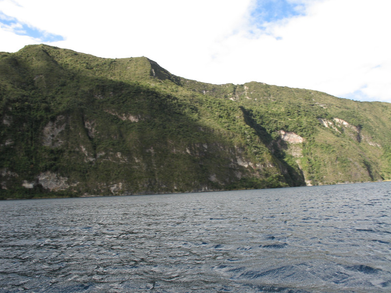 15lagunacuicocha.jpg