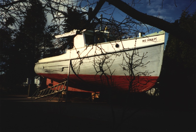 Click on image to return to index edpasboatashore.jpg