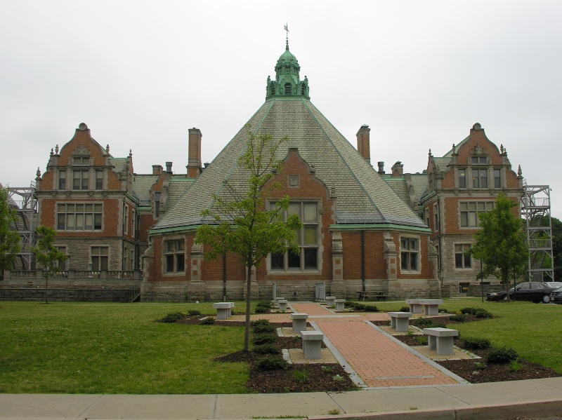 0706051412fairhavenhighschoolmemorialgarden.jpg