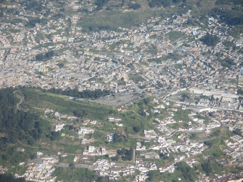 07quitoair.jpg