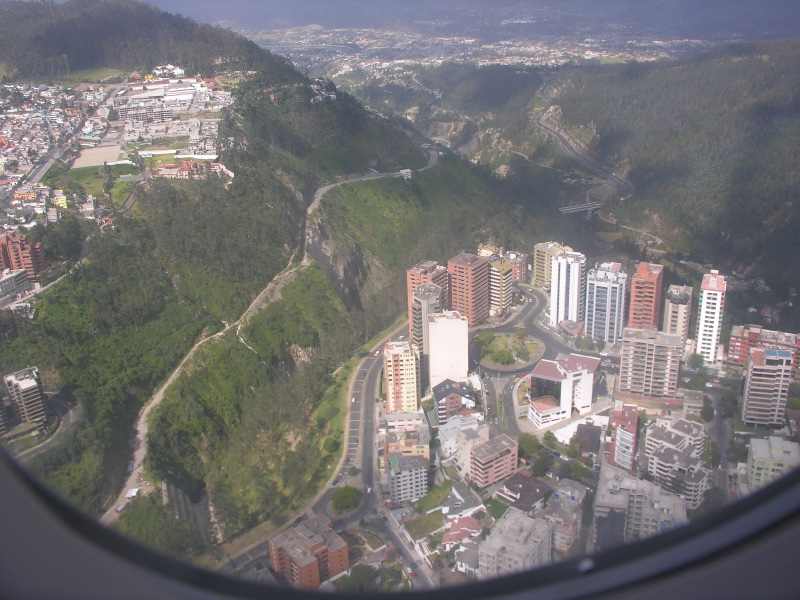 19quitoair.jpg