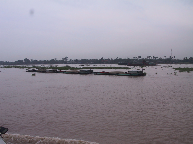 0409tugboatbarge06.jpg