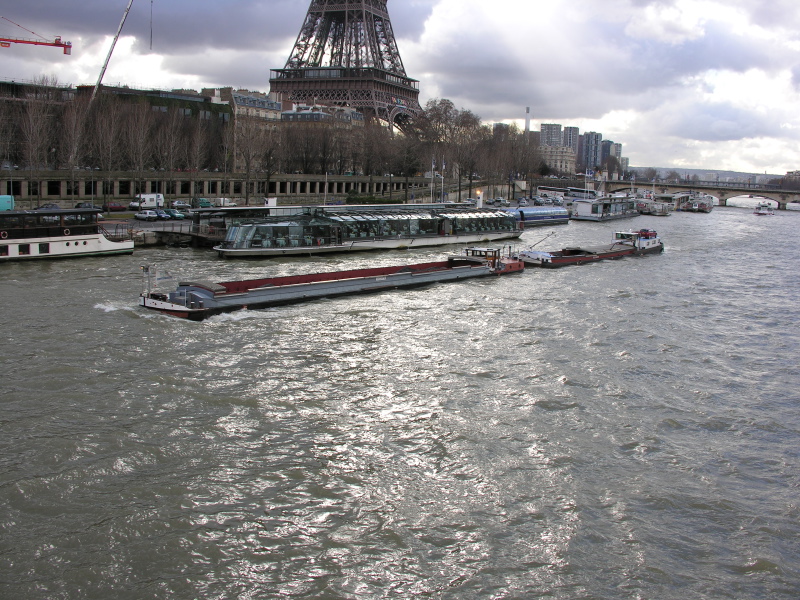0501tugboatbarge21.jpg