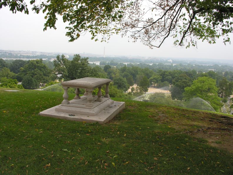 1114_tomb_enfant.jpg